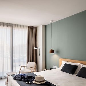 Habitación de Diseño con Cama Queen